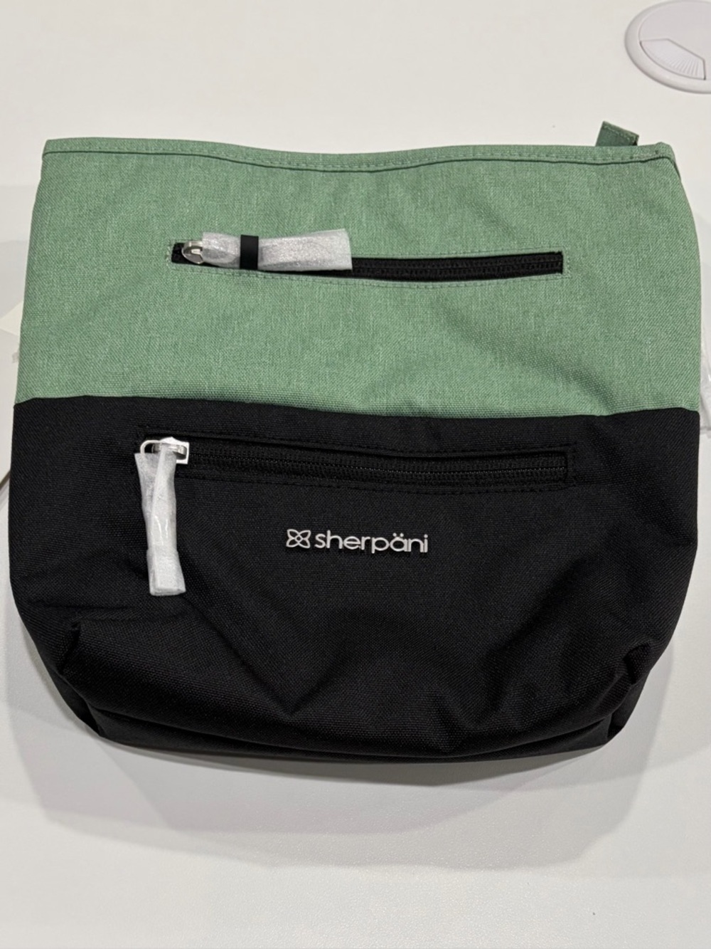 Sherpani Sadie Crossbody Bag Black Green NWT Hideen Pocket Locking Zipper Travel